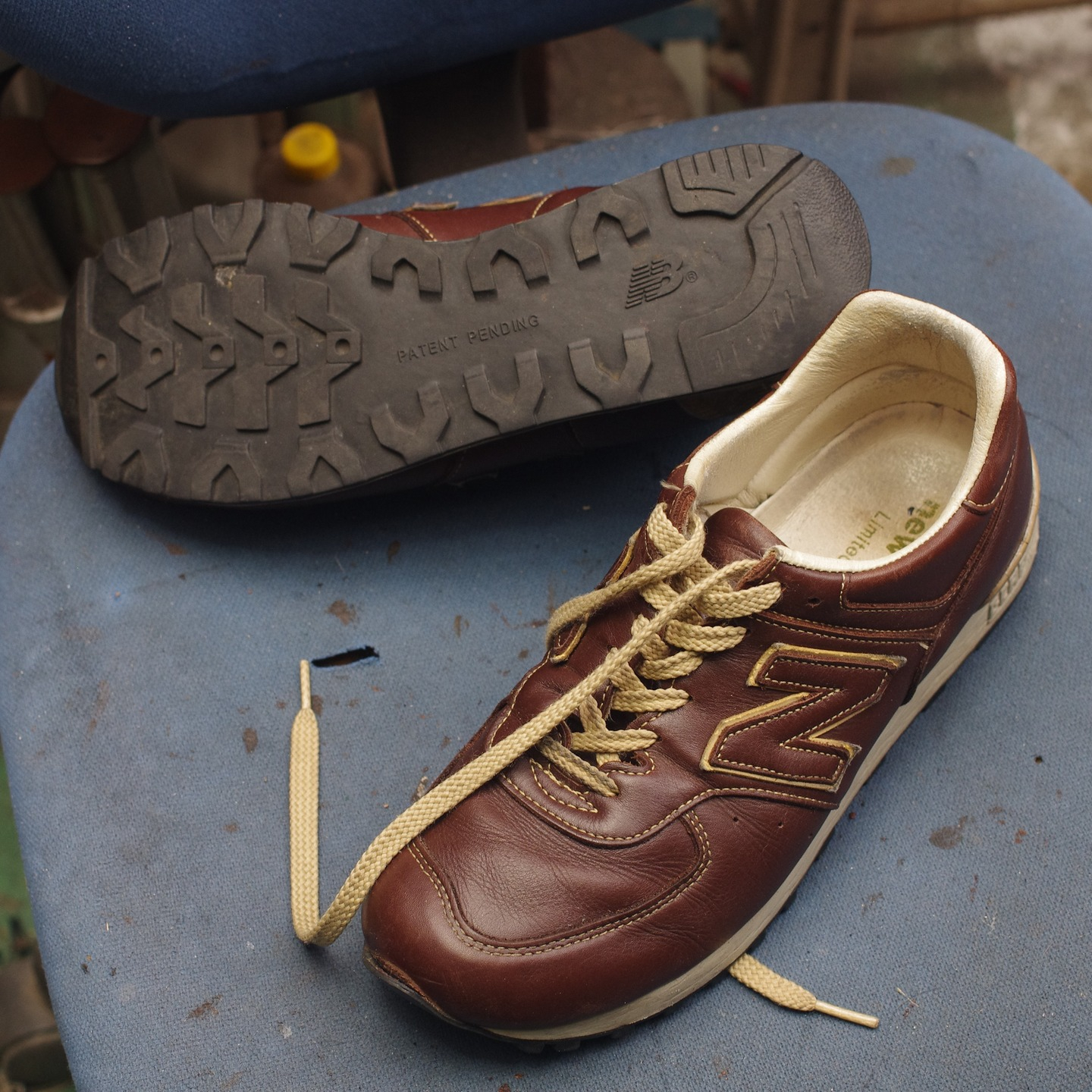 修理事例】ニューバランス576の魂を呼び覚ます。加水分解したヒール