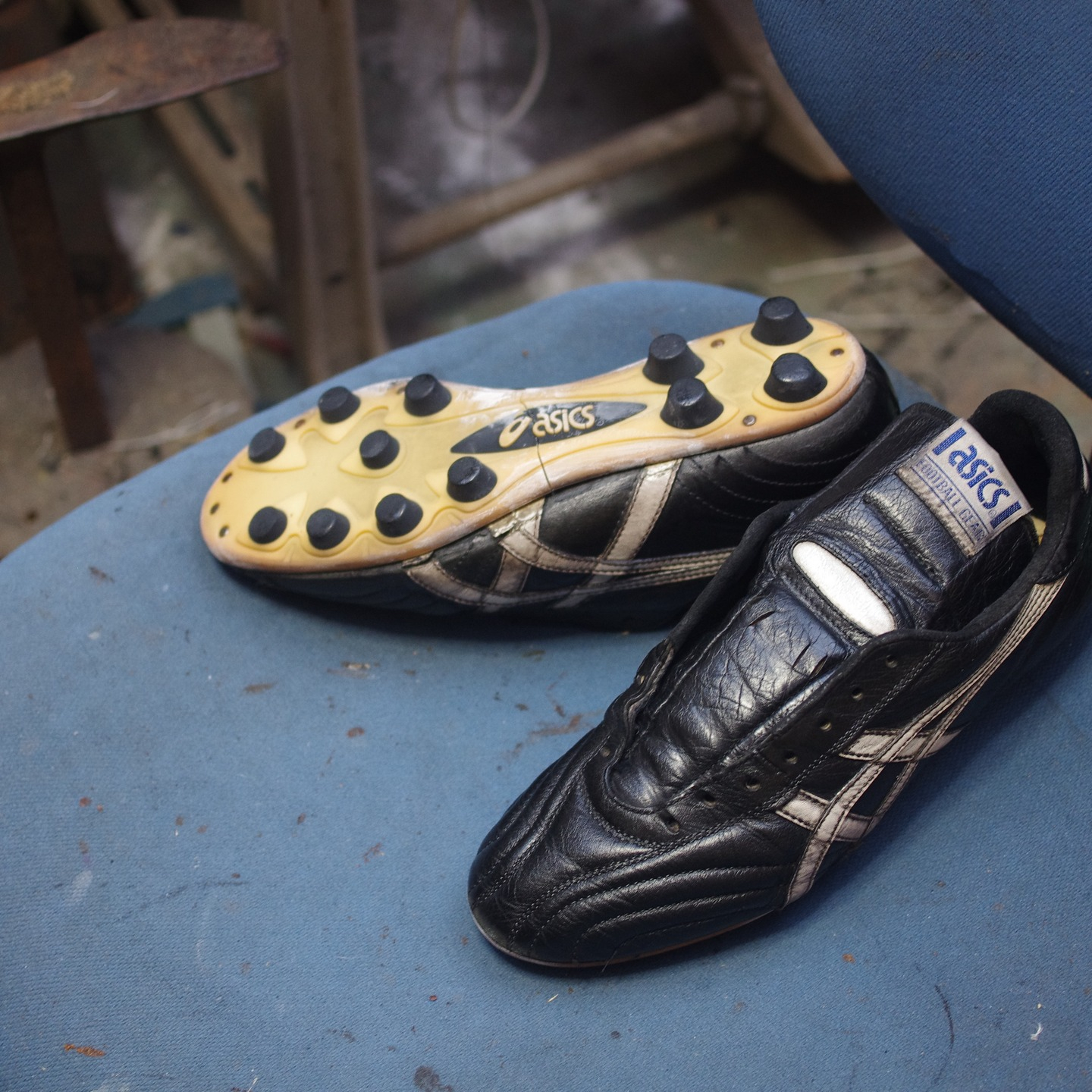 劇的再生】倉敷市・T様 ASICSサッカーボールシューズ：加水分解からの