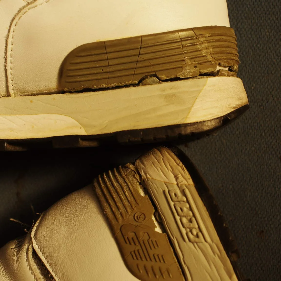 愛媛県　T様　New Balance576　ヒールカップ交換