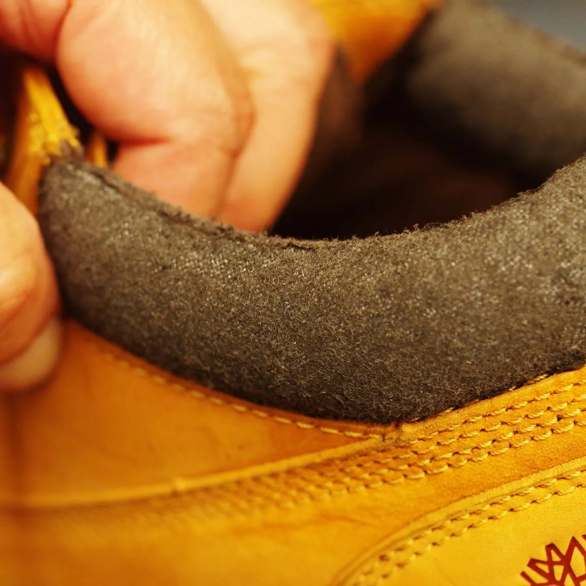 神奈川県　F様　Timberland　履き口スポンジ表皮張り...