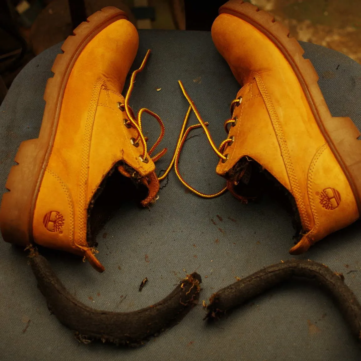 神奈川県　F様　Timberland　履き口スポンジ表皮張り...