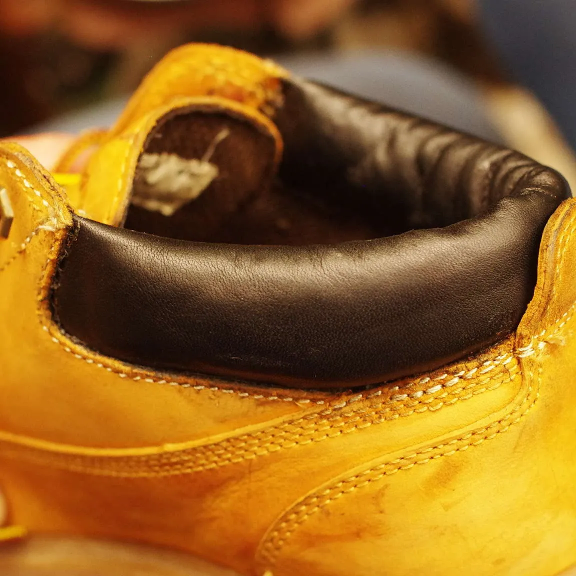 神奈川県　F様　Timberland　履き口スポンジ表皮張り...