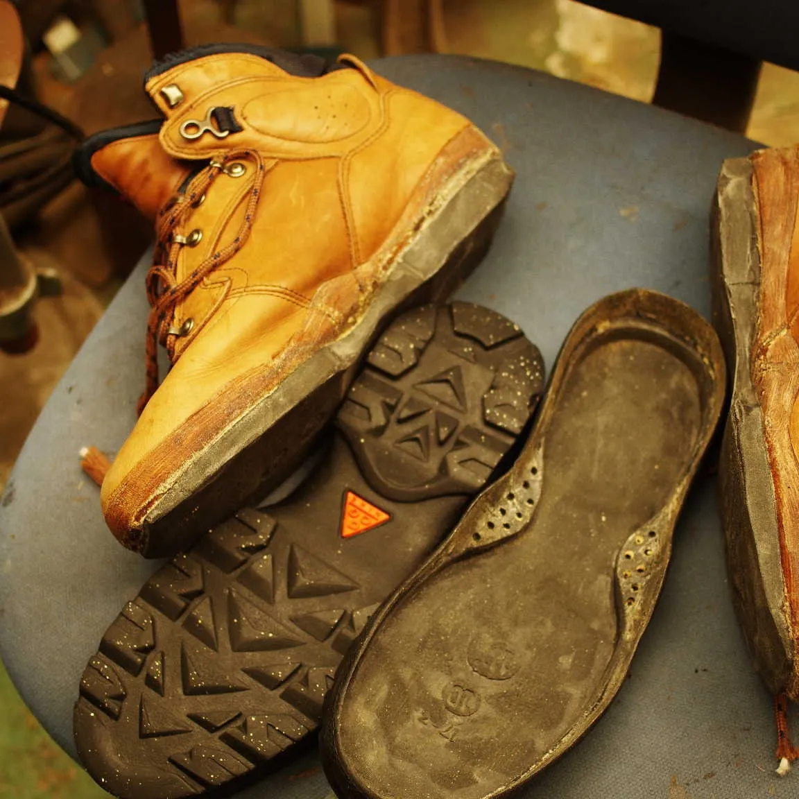 岡山市　T様　NIKE　ACG　ハイキングシューズソール剥が...