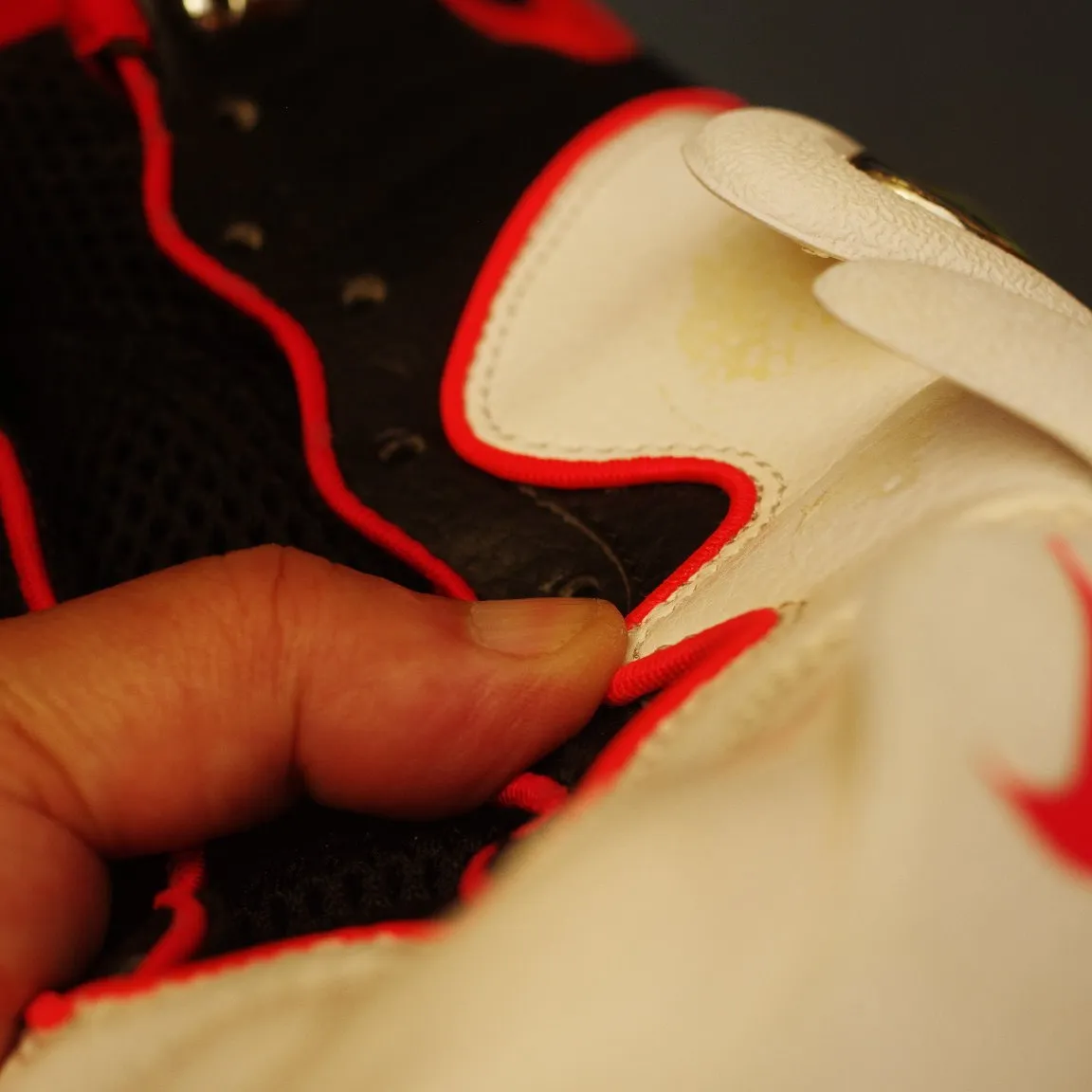 三重県　Y様　NIKE　エアズームアップテンポ　靴底剥がれ修...