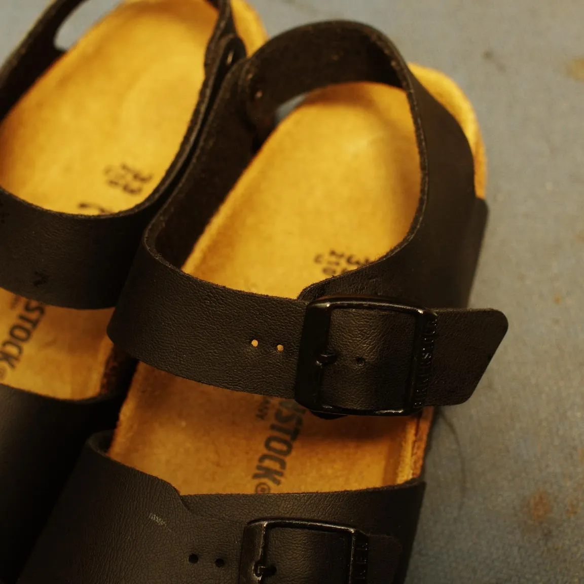 広島県　H様　BIRKENSTOCK　サンダルのバックルを美...