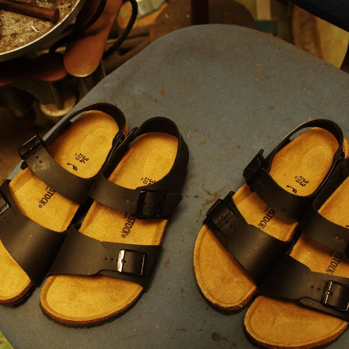 広島県　H様　BIRKENSTOCK　サンダルのバックルを美...
