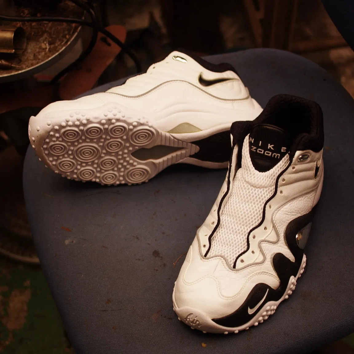 東京都　T様　NIKE　ZoomUpTempoソール剥がれ修...