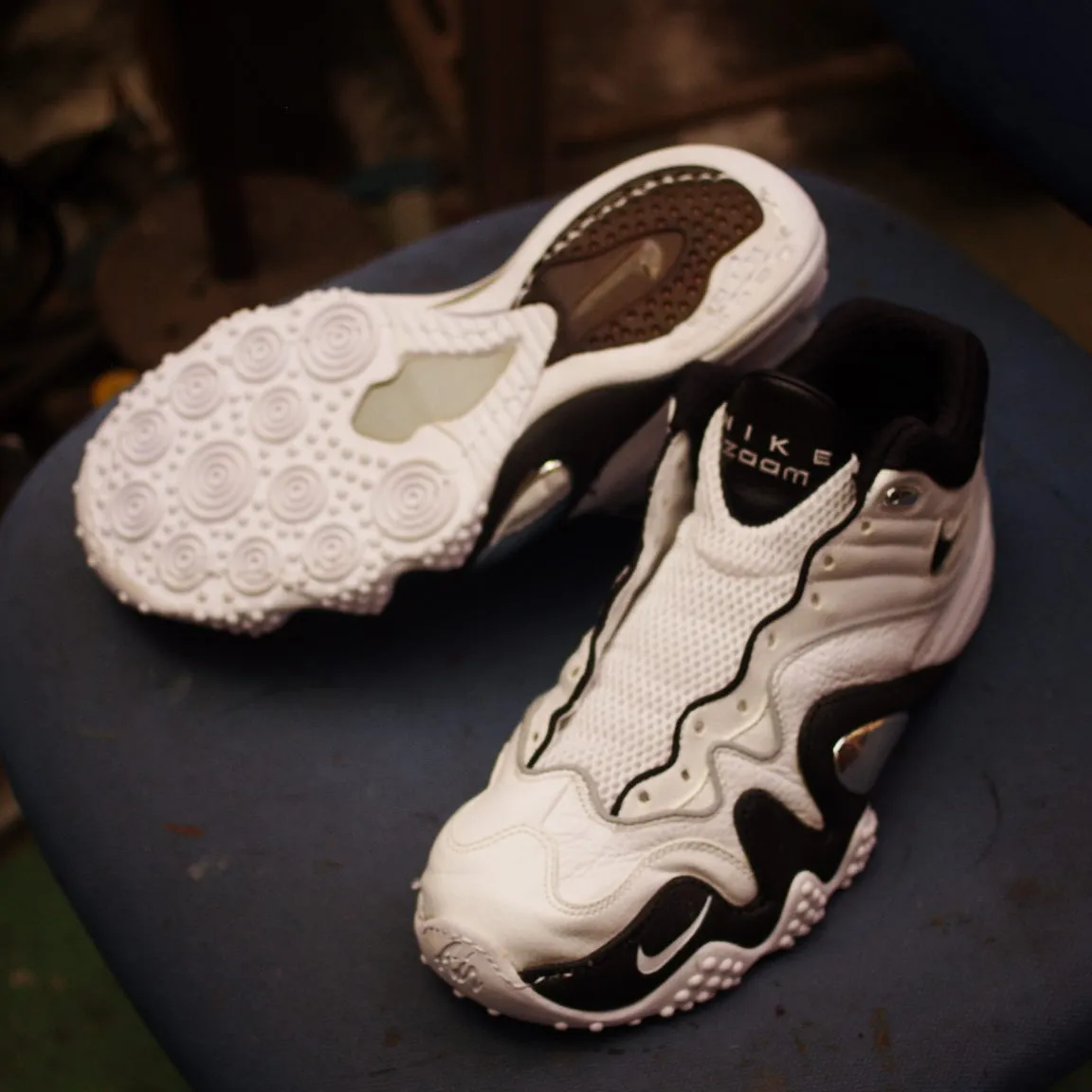 東京都　T様　NIKE　ZoomUpTempoソール剥がれ修...
