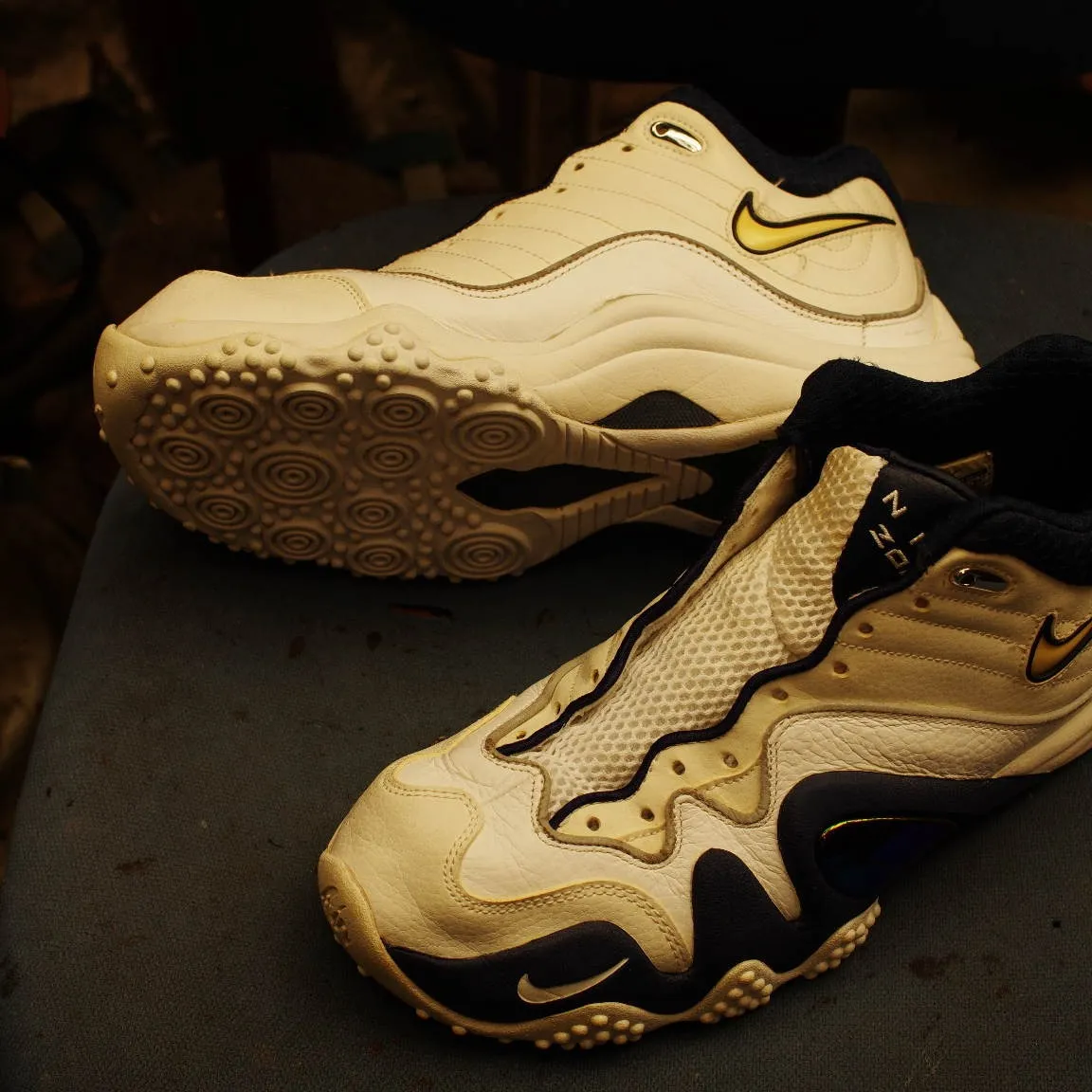 東京都　S様　NIKE　AirZoom底剥がれ修理