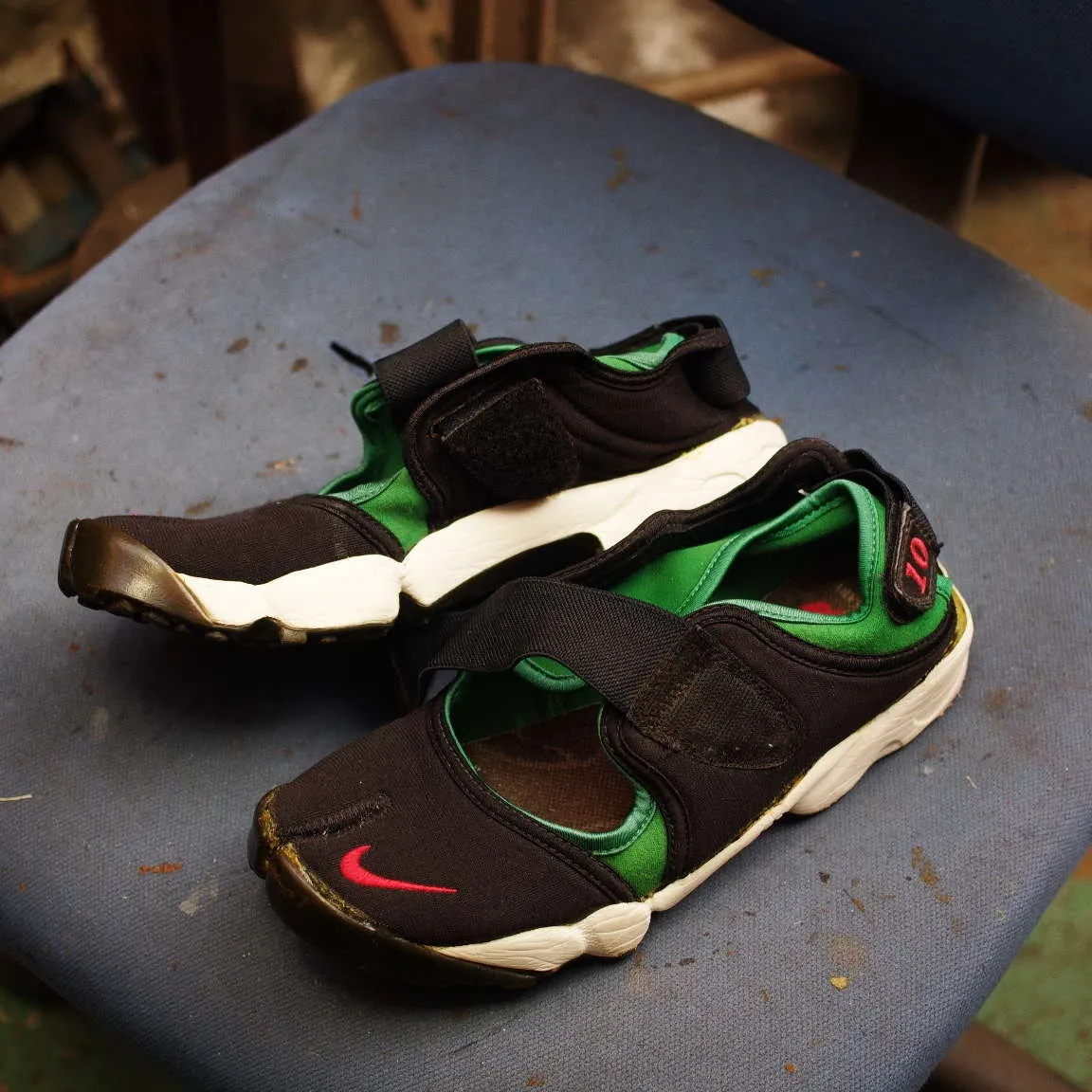 静岡県　H様　NIKE　エアリフト　ソール剥がれ修理