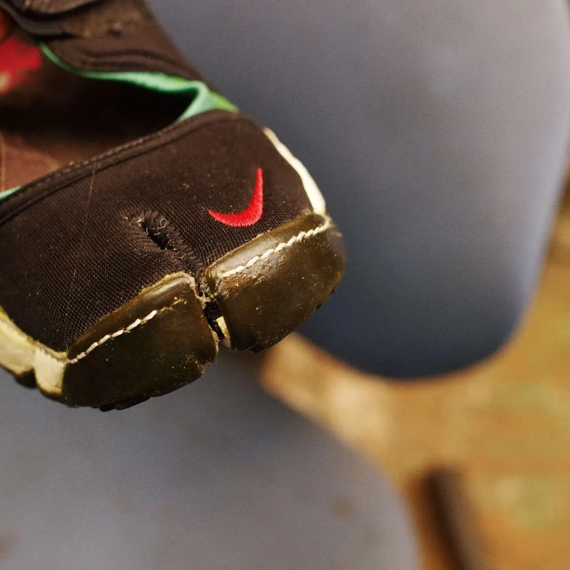 静岡県　H様　NIKE　エアリフト　ソール剥がれ修理