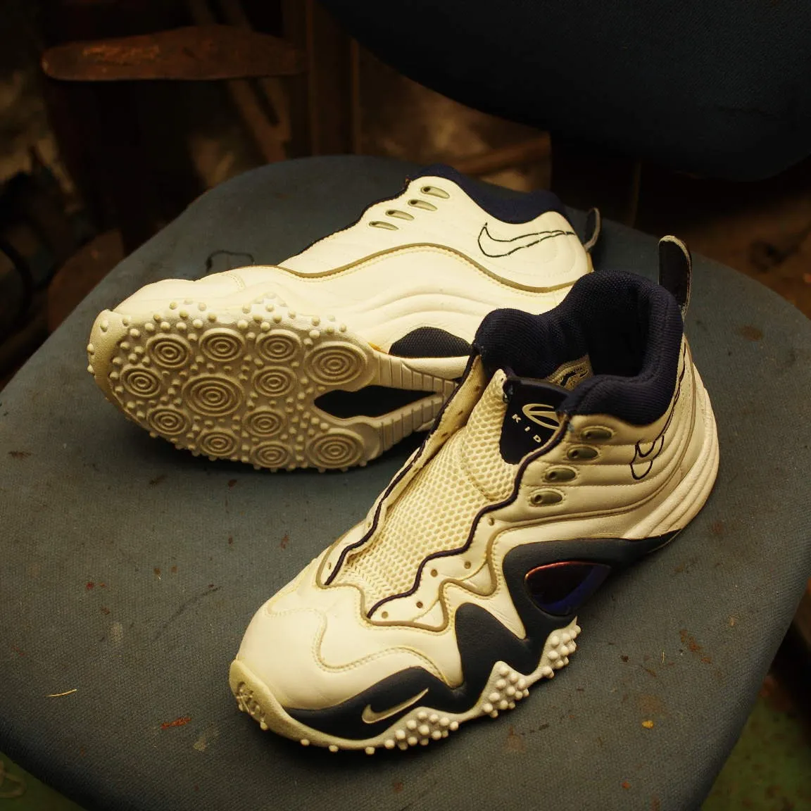 秋田県 I様 NIKE AirZoom Flight5底剥が...