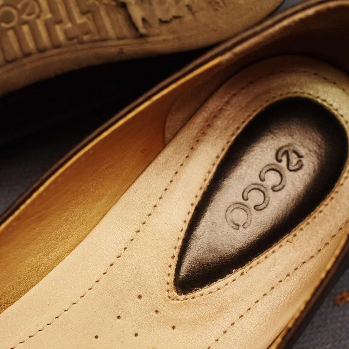 茨城県 H様 ECCO バレエパンプスオールソール交換修理