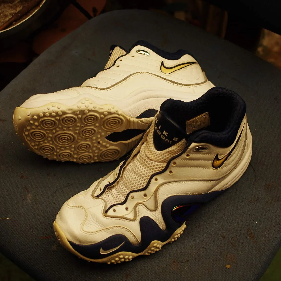 北海道　A様　NIKE　AirZoom　底剥がれ修理