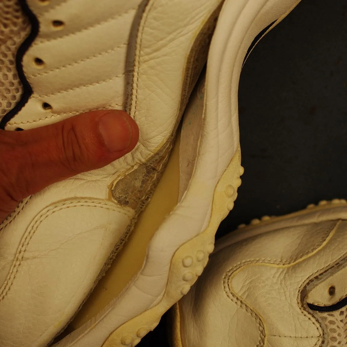 北海道 A様 NIKE AirZoom 底剥がれ修理