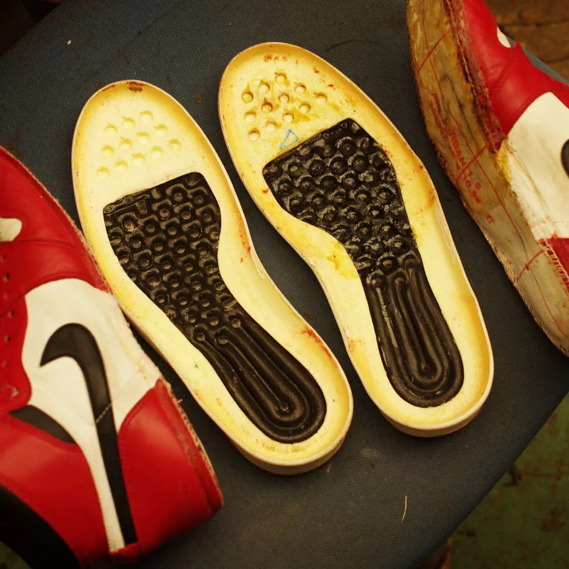 倉敷市 H様 NIKE エア・ジョーダン1.5 ソール剥がれ...