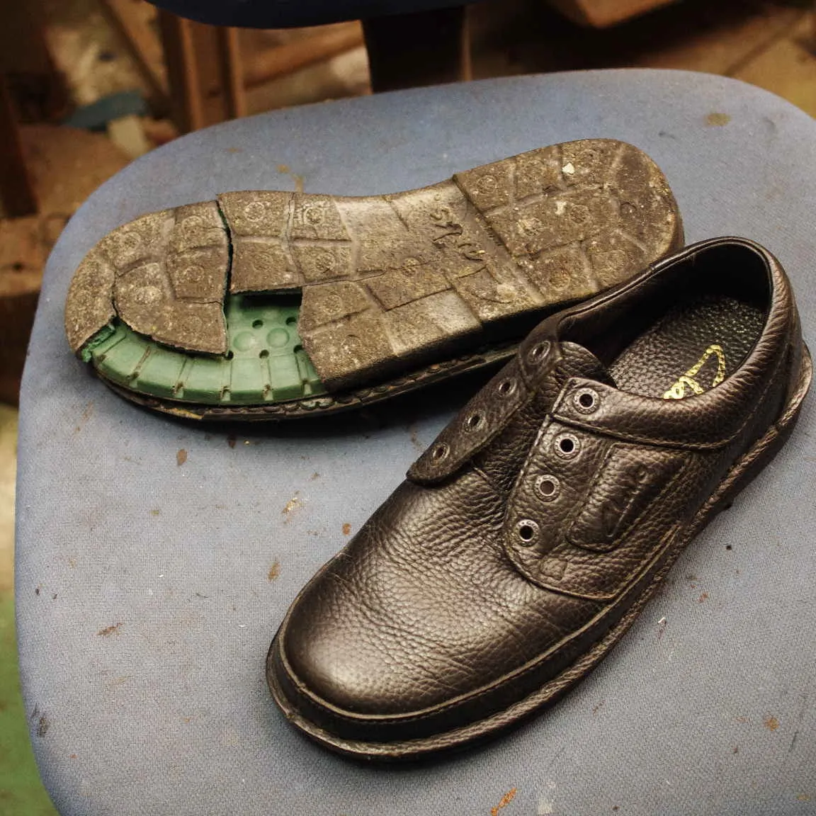 静岡県　O様　Clarks　Nature2オールソール交換修...