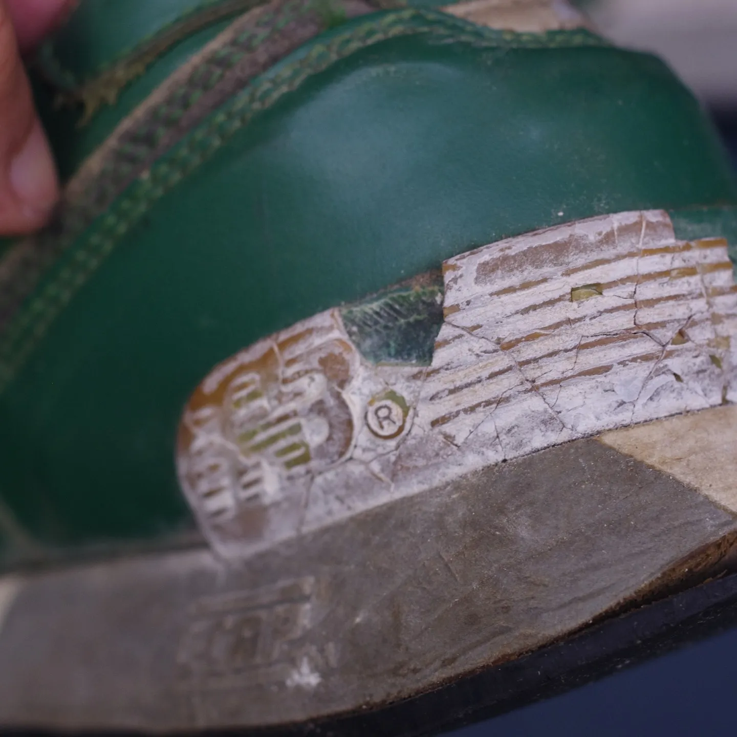 静岡県 M様 ニューバランス576 ヒールカップ交換