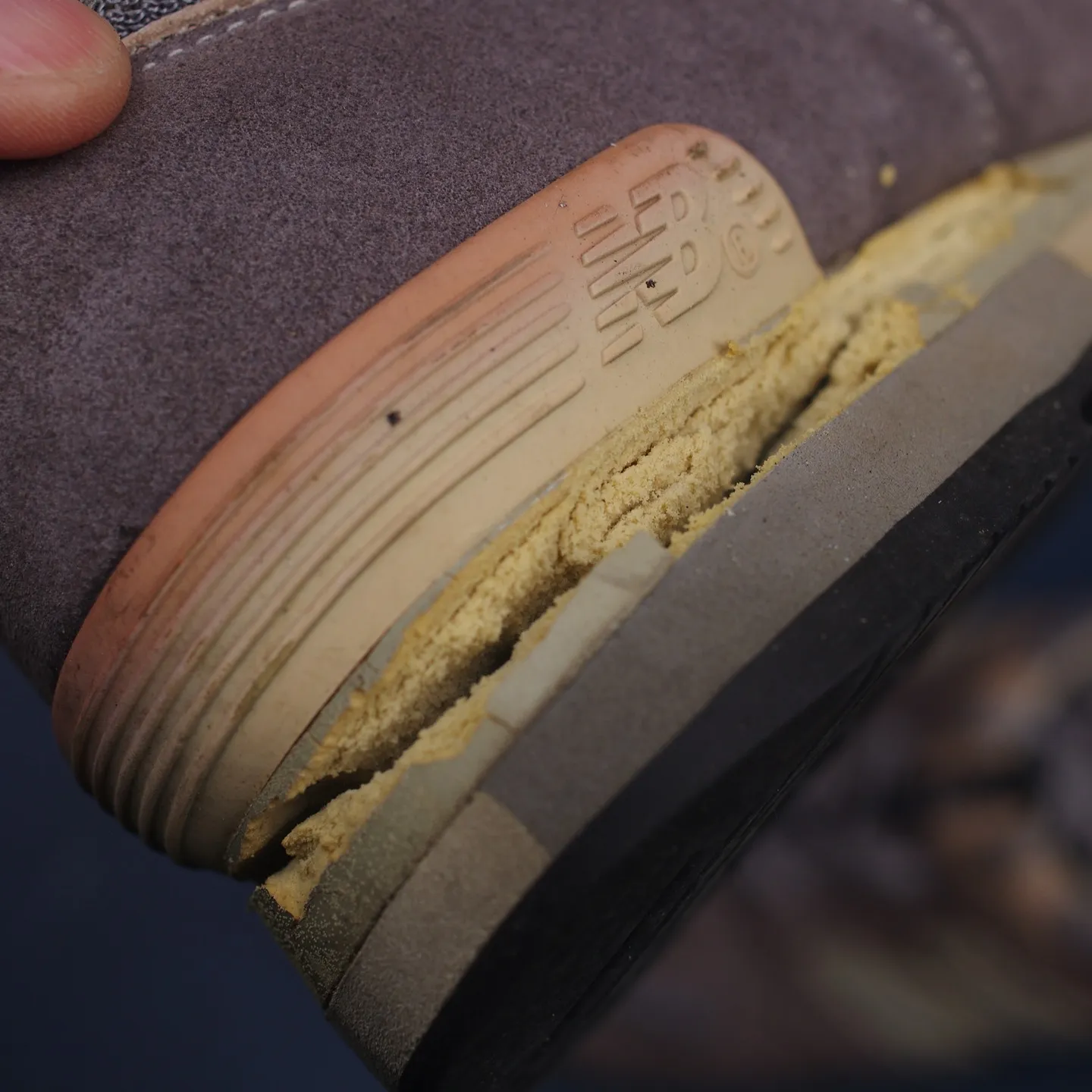 こんにちは、靴修理専門家の私たちです👞。