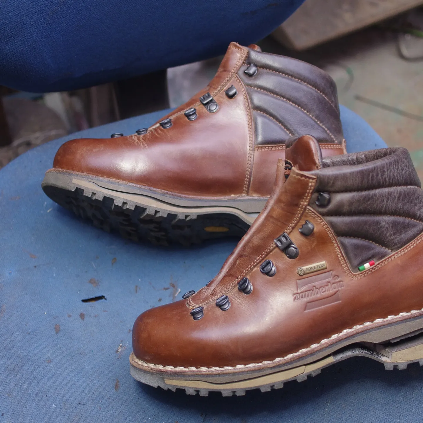 兵庫県のお客様からお預かりしたおしゃれな登山ブーツ、ザンバラ...