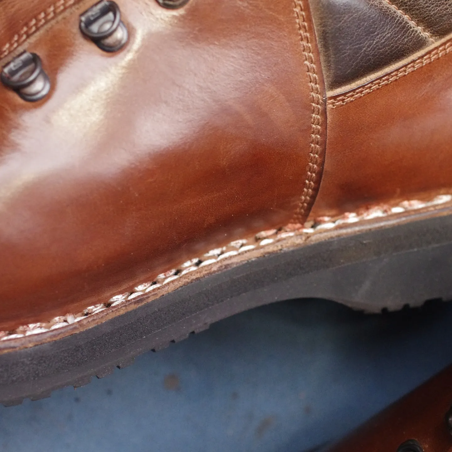 兵庫県のお客様からお預かりしたおしゃれな登山ブーツ、ザンバラ...