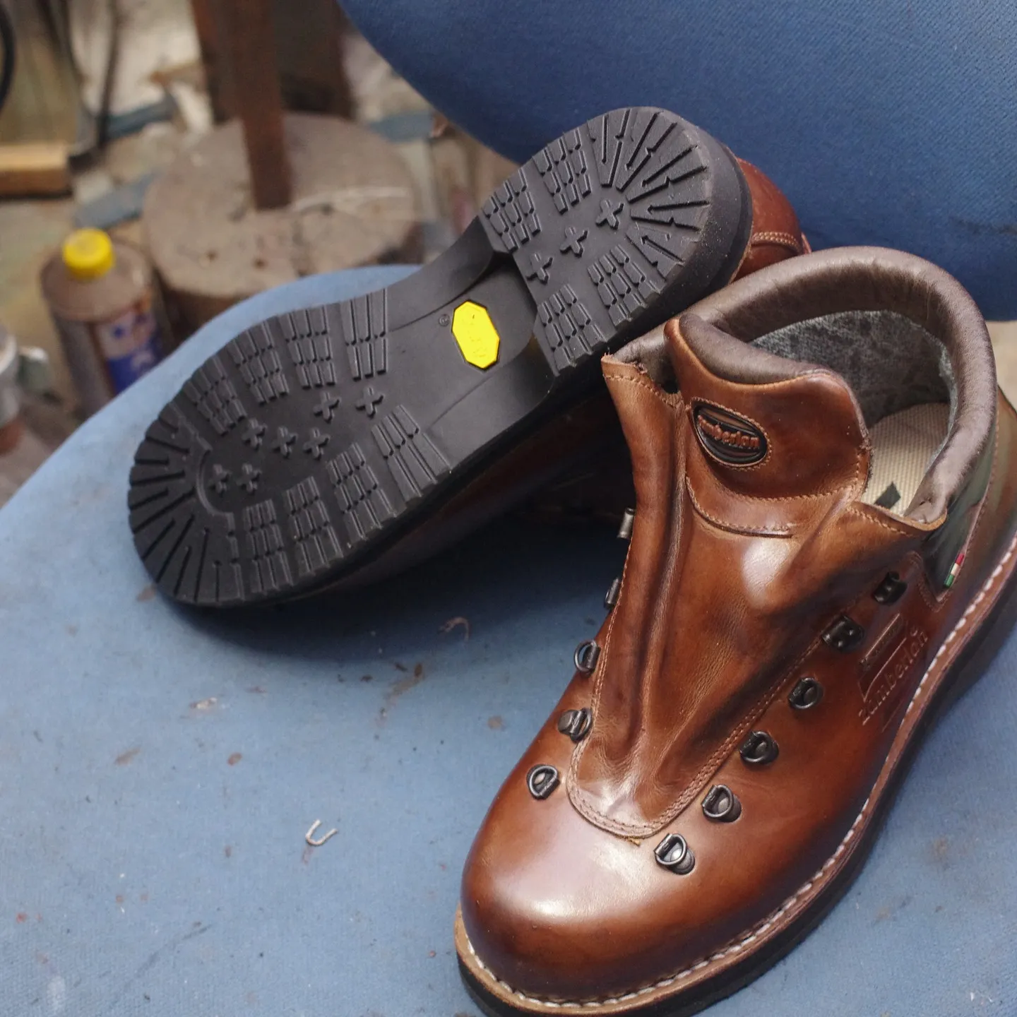 兵庫県のお客様からお預かりしたおしゃれな登山ブーツ、ザンバラ...