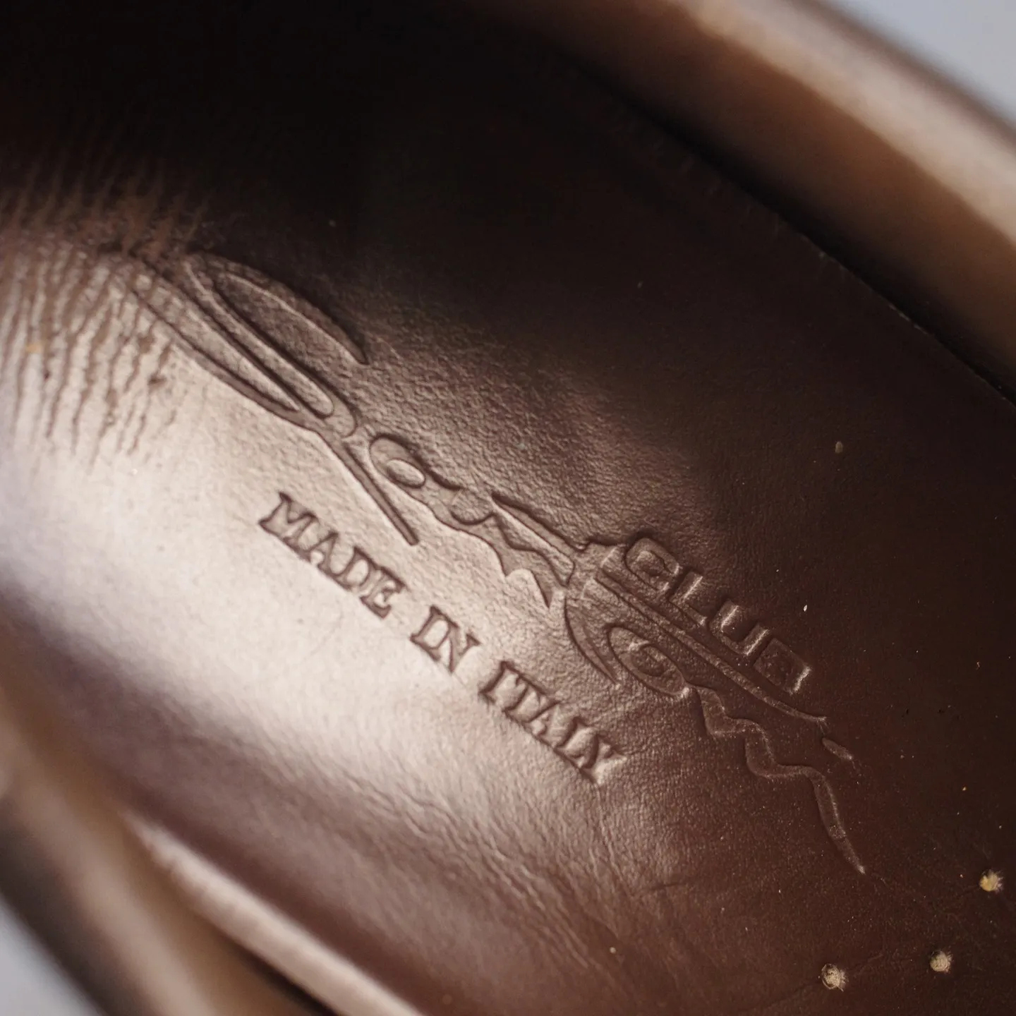 本日も の I様よりお預かりした スニーカーのオールソール交...