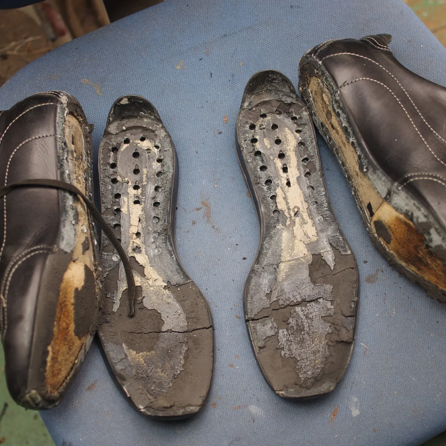 本日も の I様よりお預かりした スニーカーのオールソール交...