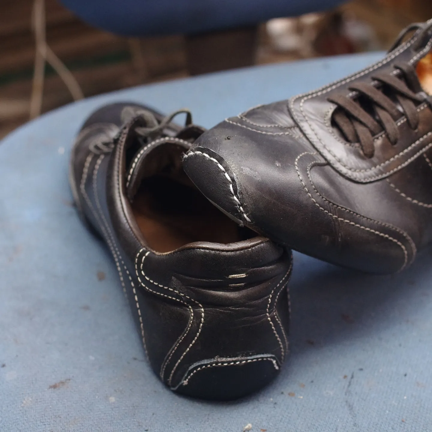 本日も の I様よりお預かりした スニーカーのオールソール交...