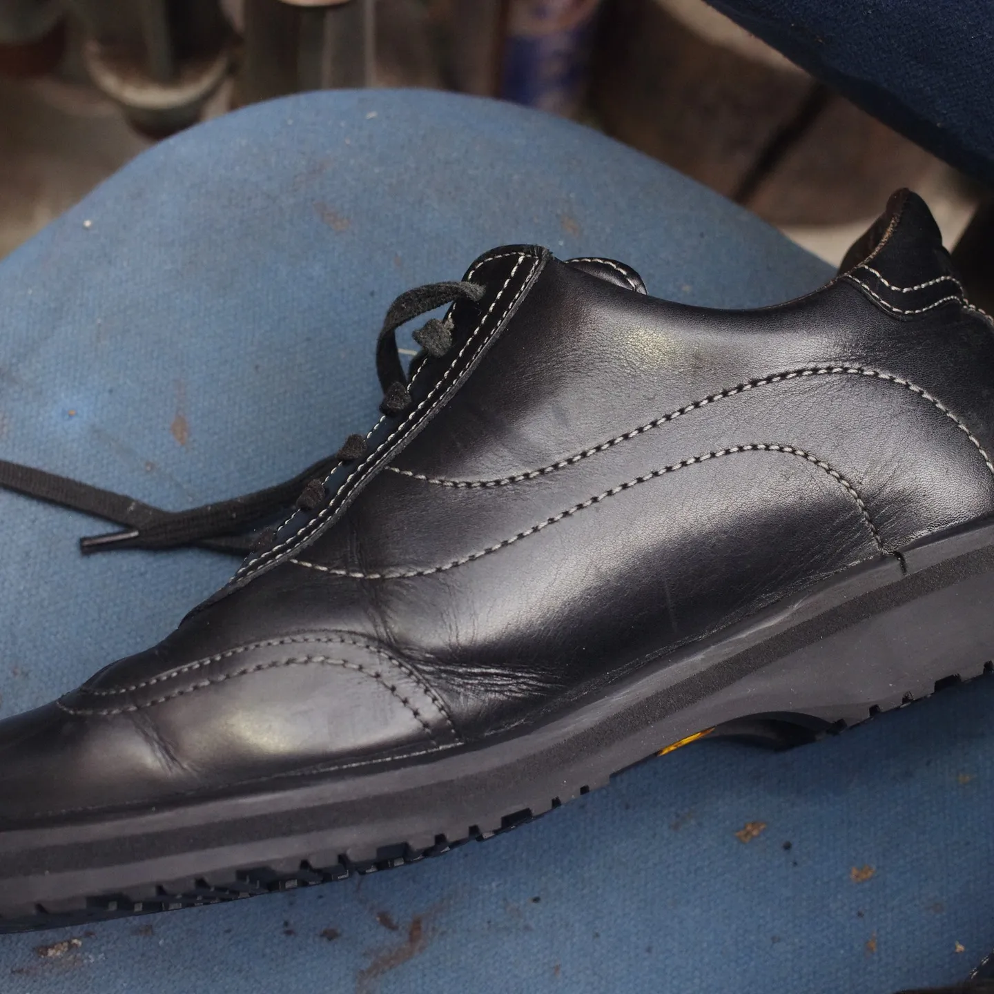 本日も の I様よりお預かりした スニーカーのオールソール交...