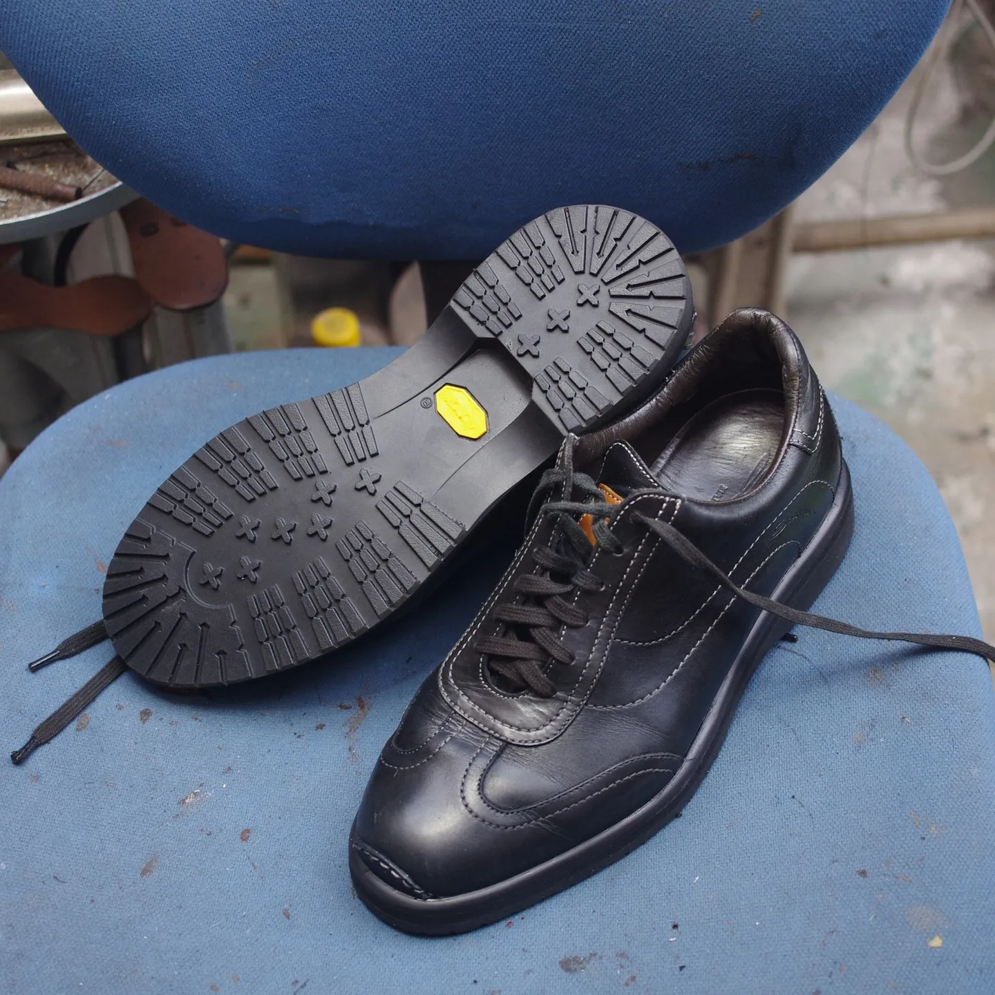 本日も の I様よりお預かりした スニーカーのオールソール交...