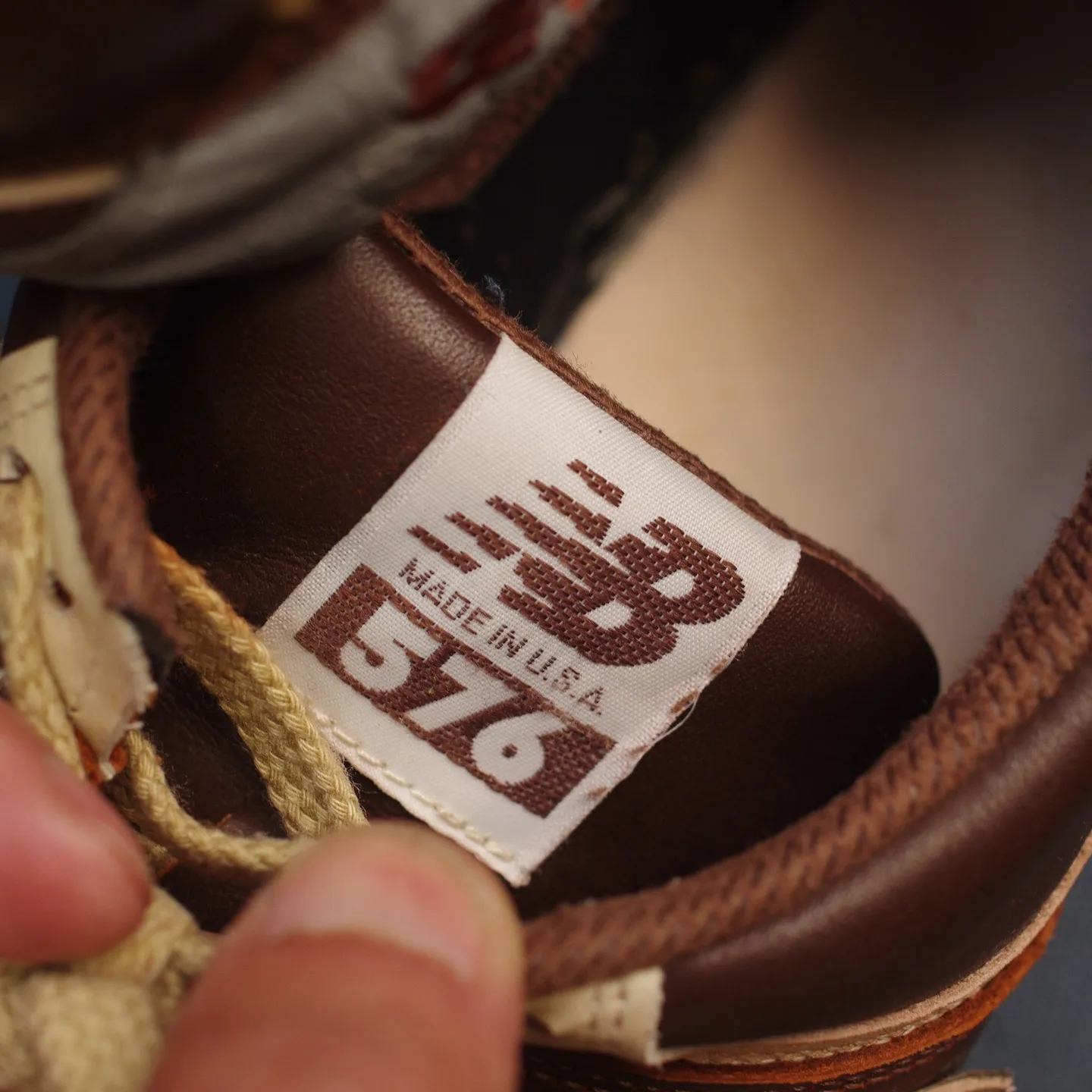 👟✨ 静岡県のH様のニューバランス576、ヒールカップの交換...