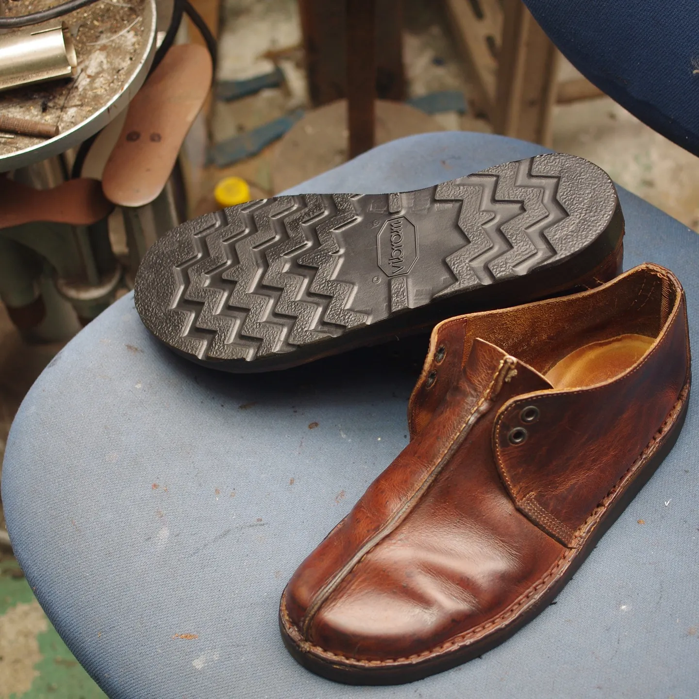 神奈川県のH様よりお預かりしたClarksデザートトレックの...