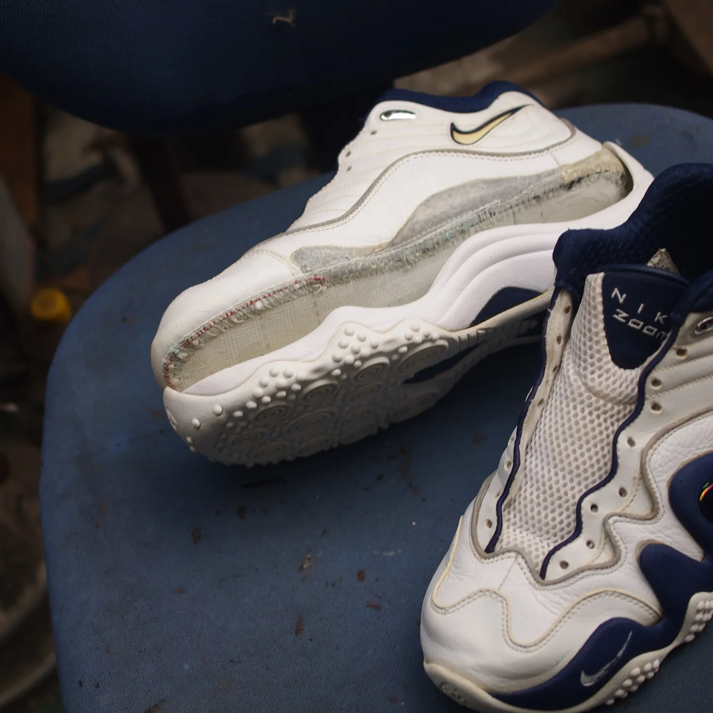 福島県にお住まいのW様のNIKEエアズームフライトを修理させ...