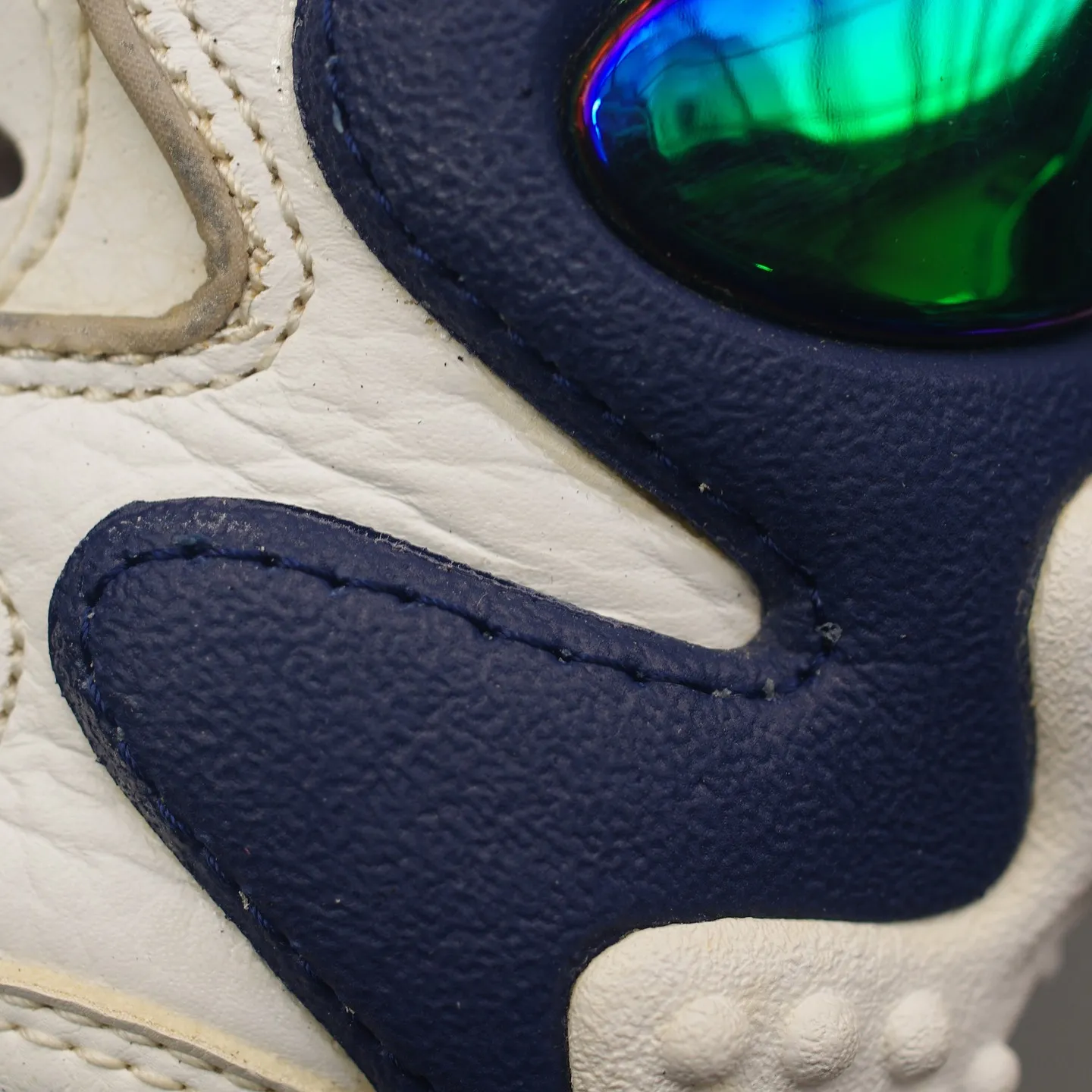 福島県にお住まいのW様のNIKEエアズームフライトを修理させ...