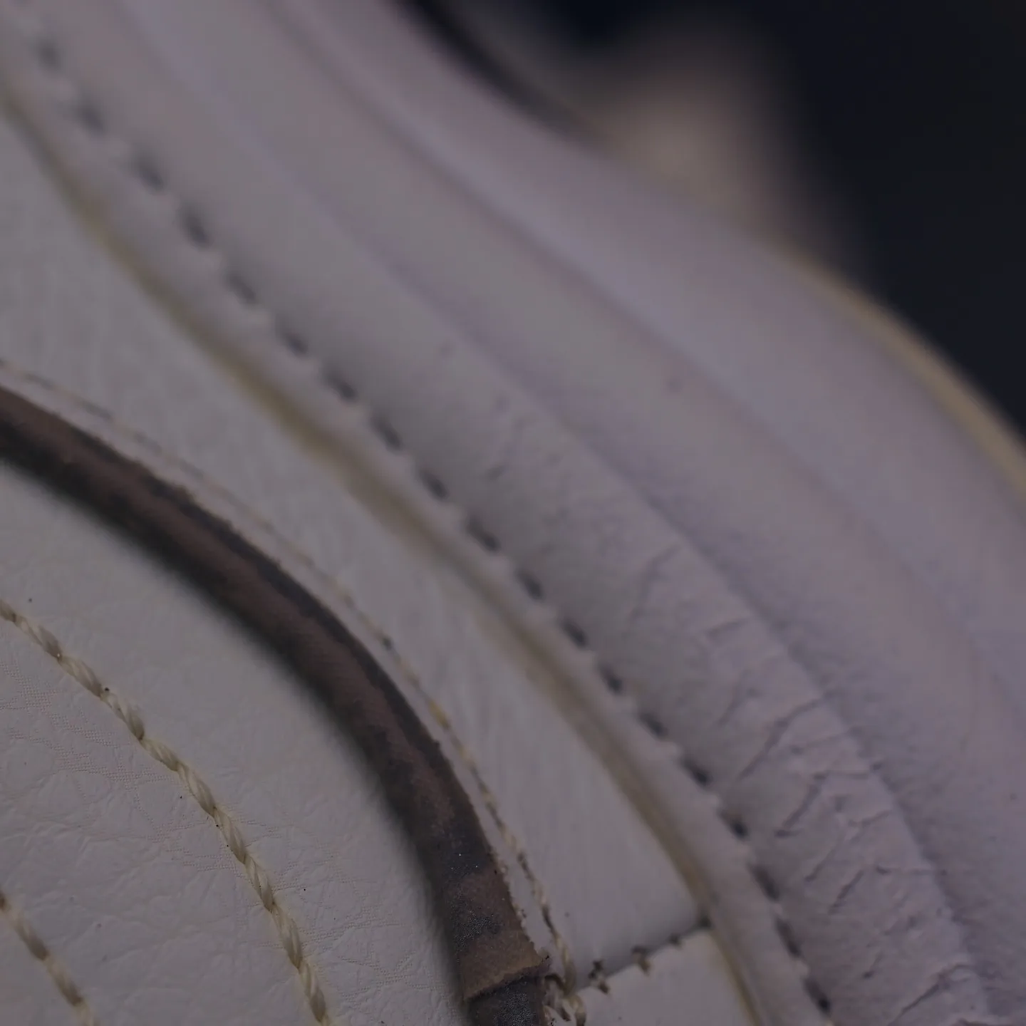 福島県にお住まいのW様のNIKEエアズームフライトを修理させ...