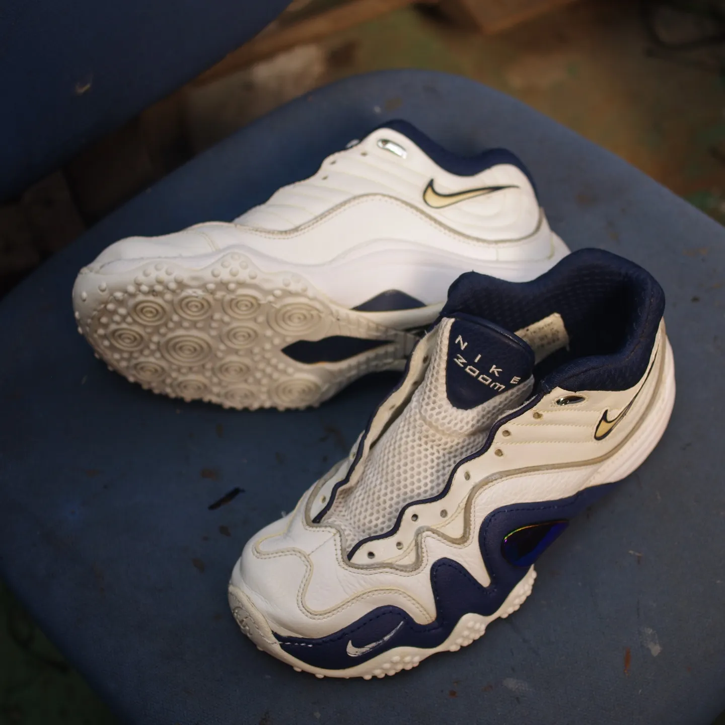 福島県にお住まいのW様のNIKEエアズームフライトを修理させ...