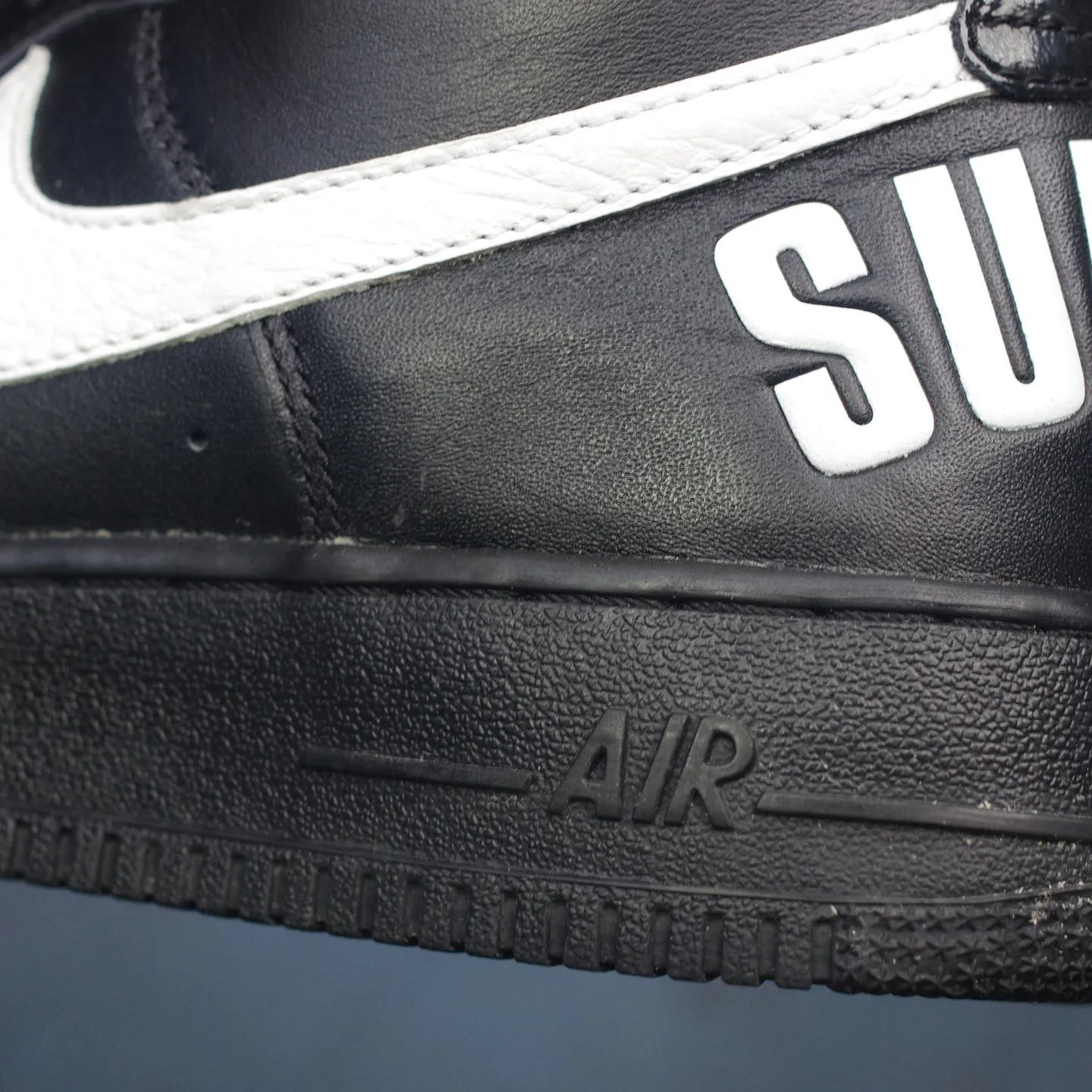 大阪府のK様、こんにちは👋✨今回は、NIKEエアフォース1の...