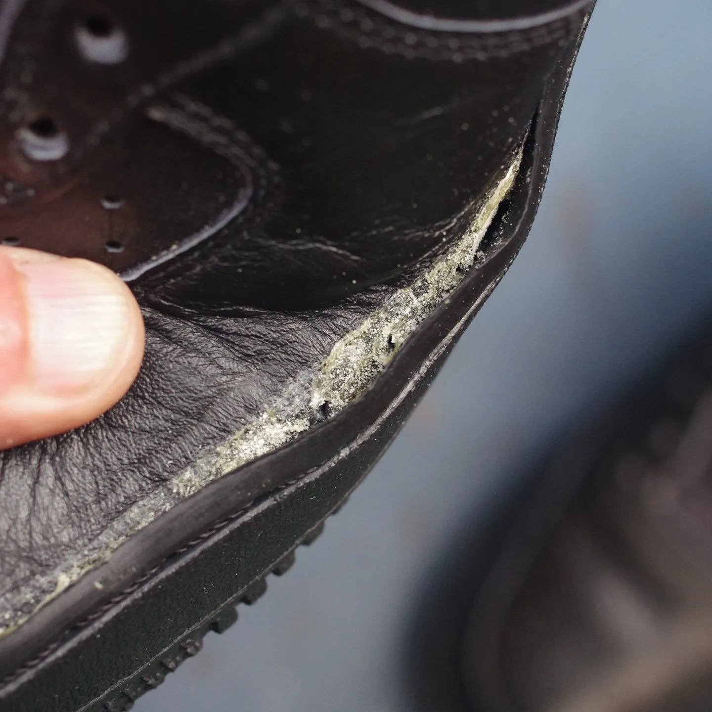 大阪府のK様、こんにちは👋✨今回は、NIKEエアフォース1の...