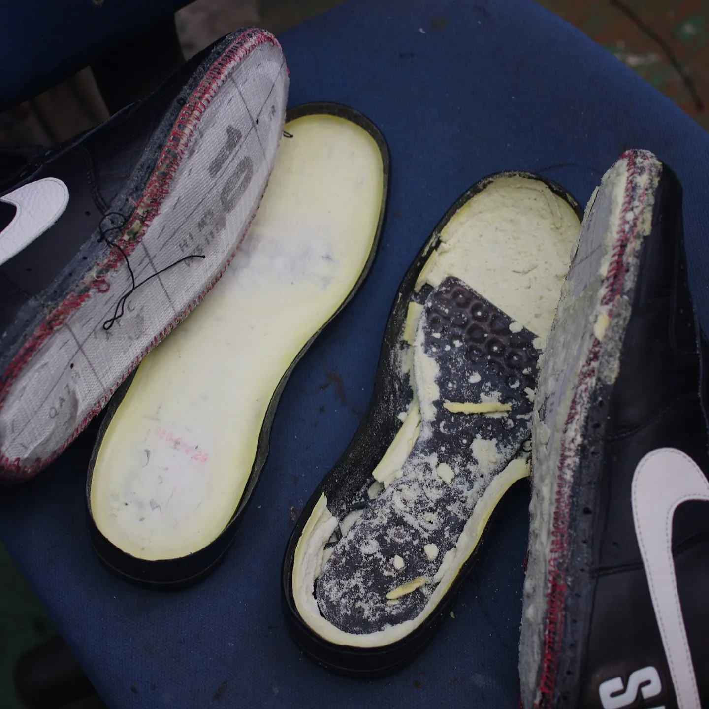 大阪府のK様、こんにちは👋✨今回は、NIKEエアフォース1の...