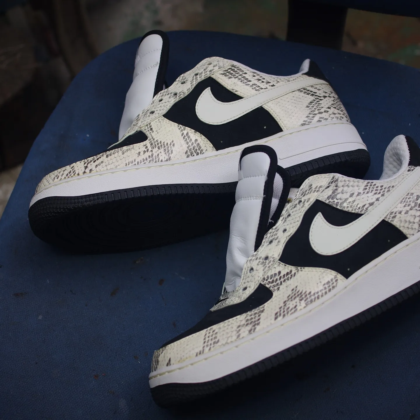 本日は北海道のF様からお預かりしたNIKEエアフォース1のお...