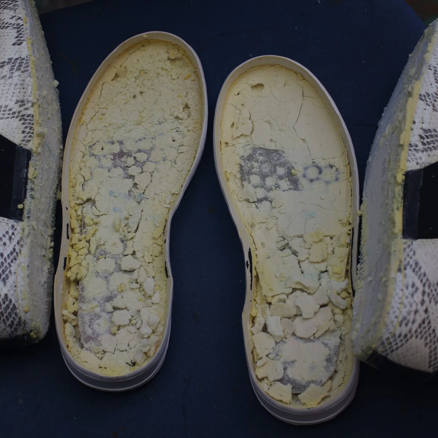 本日は北海道のF様からお預かりしたNIKEエアフォース1のお...