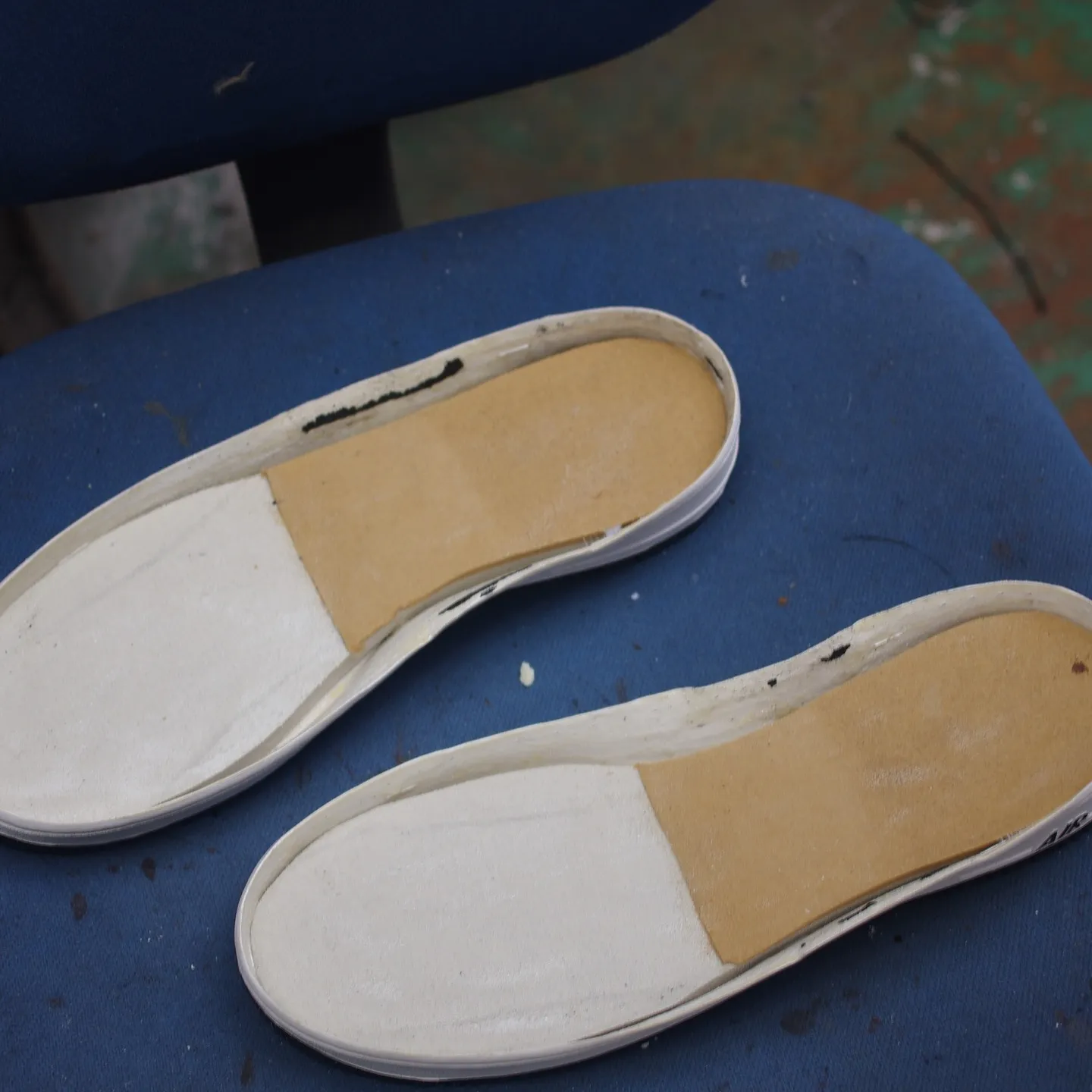 本日は北海道のF様からお預かりしたNIKEエアフォース1のお...