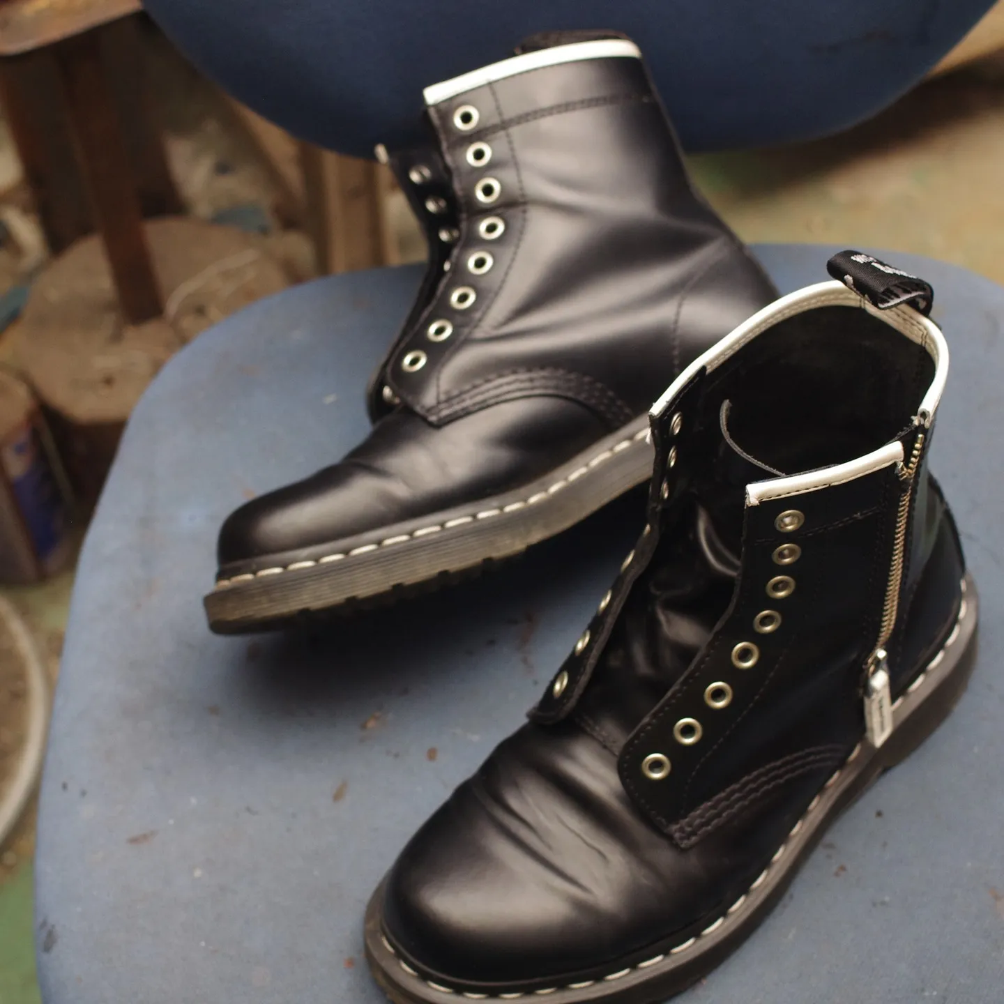 千葉県にお住まいのY様から愛用のDr.Martensの修理を...