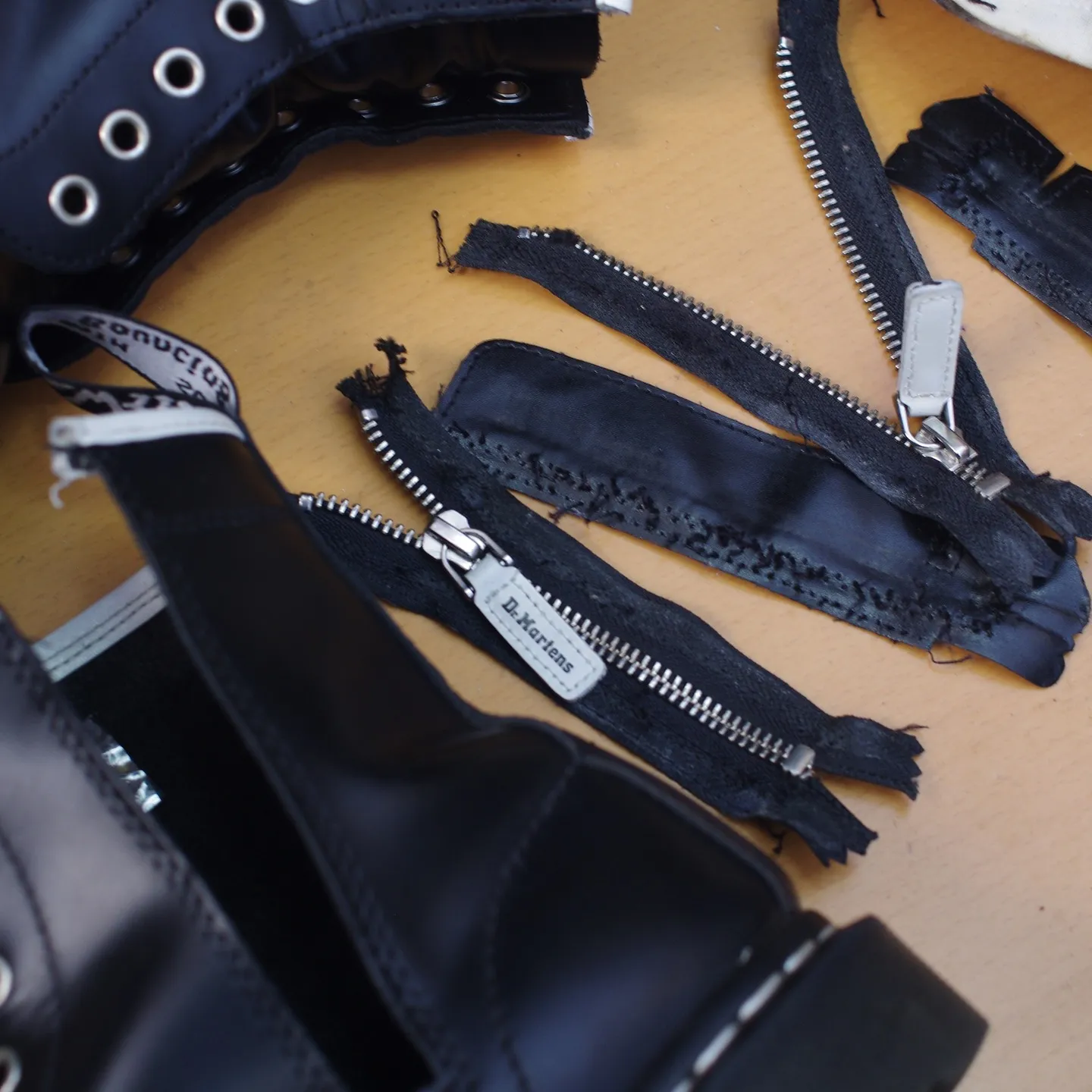 千葉県にお住まいのY様から愛用のDr.Martensの修理を...