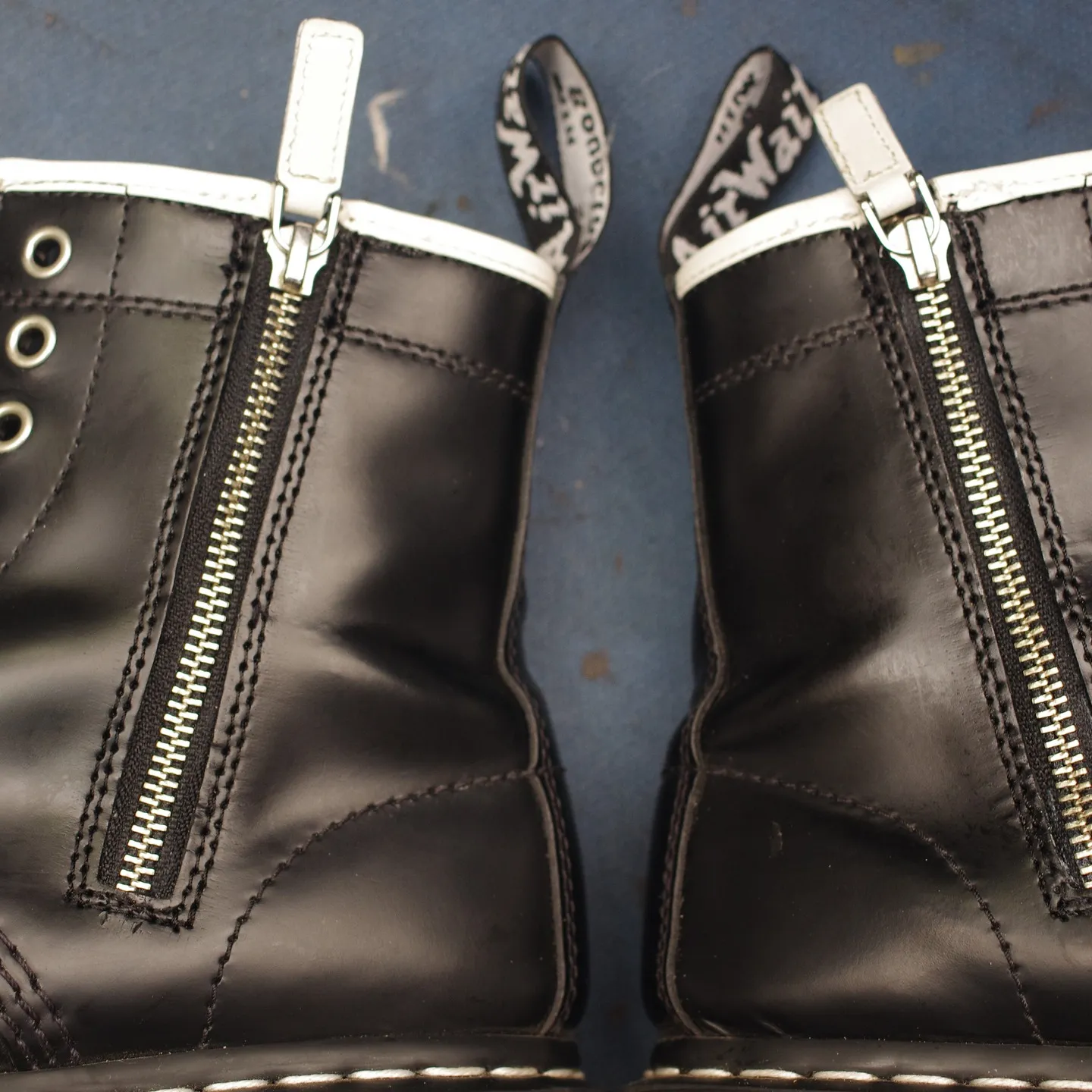 千葉県にお住まいのY様から愛用のDr.Martensの修理を...