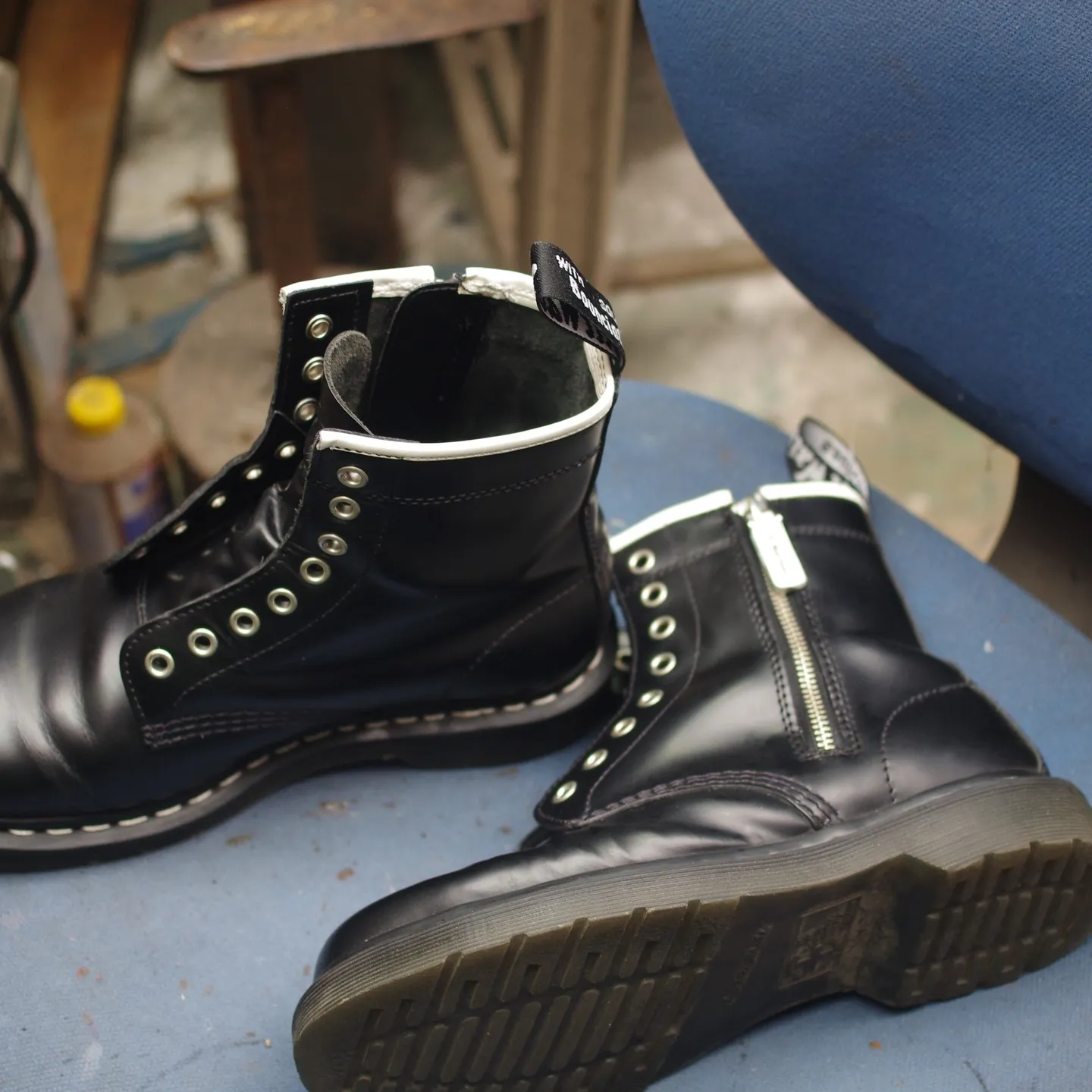 千葉県にお住まいのY様から愛用のDr.Martensの修理を...