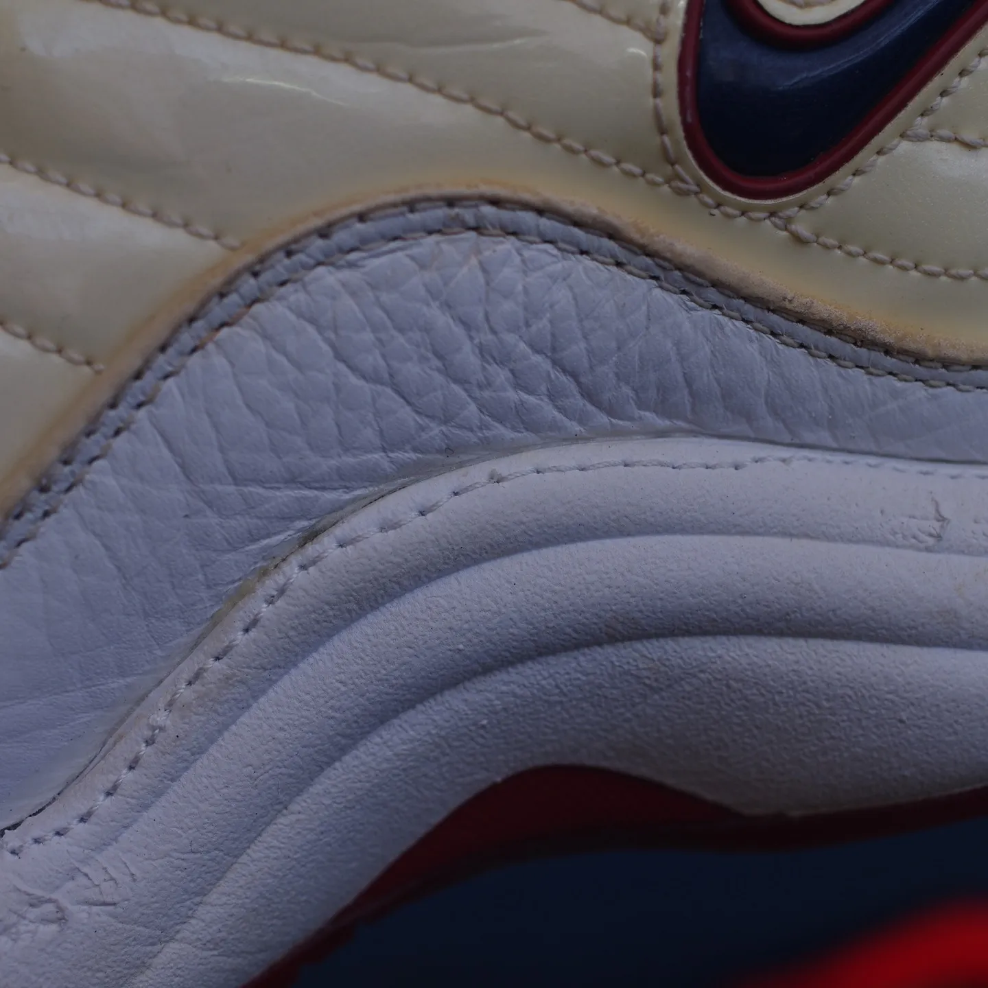 山梨県のK様からご依頼いただいた、大切なNIKEエアズームフ...