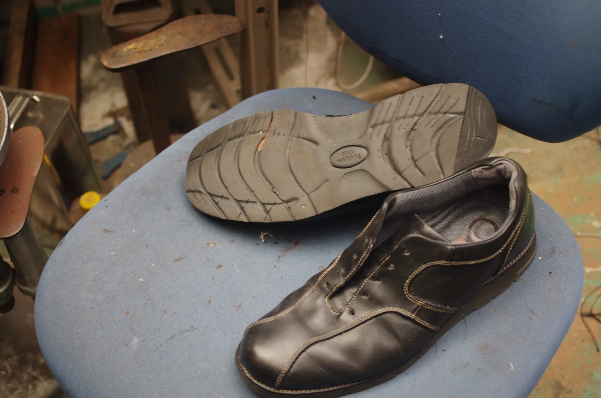 倉敷市のT様からお預かりした大切なASICS（アシックス）のカジュアルシューズ。