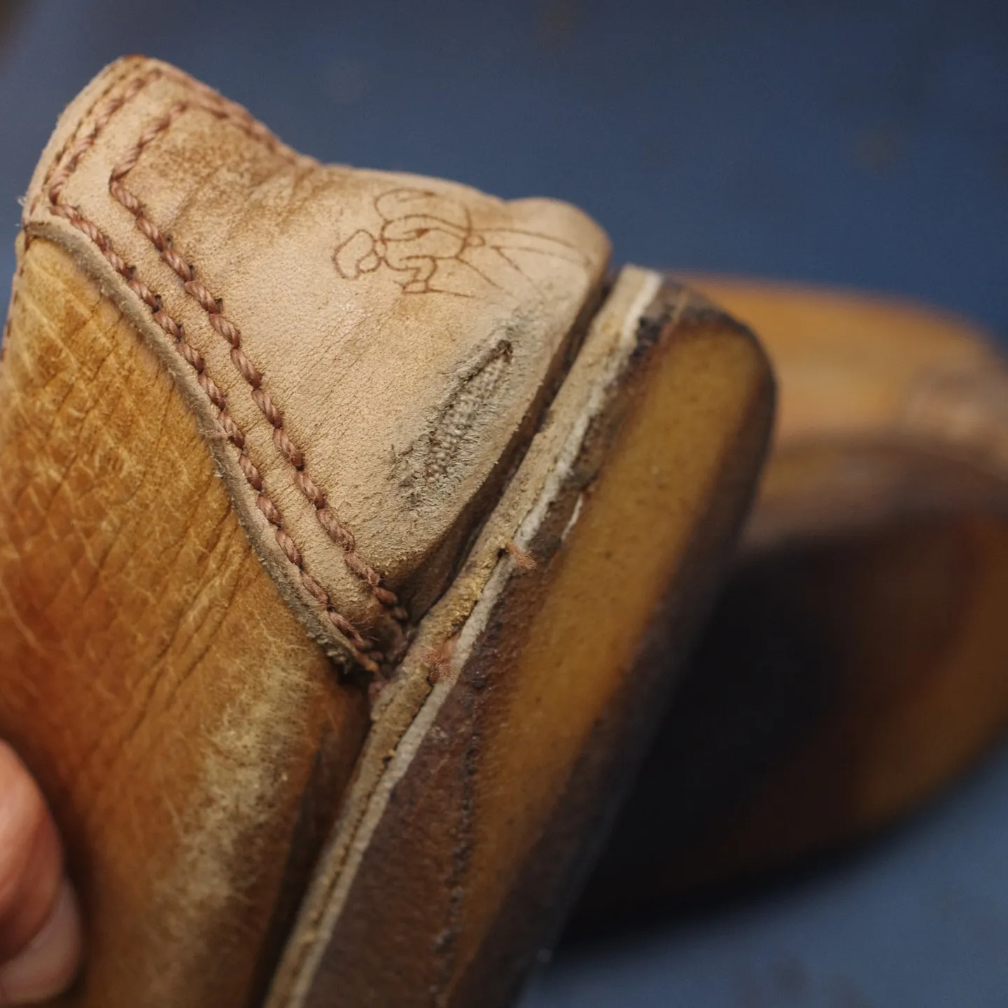 ✨岩手県のM様からご依頼のClarksデザートトレックの修理...